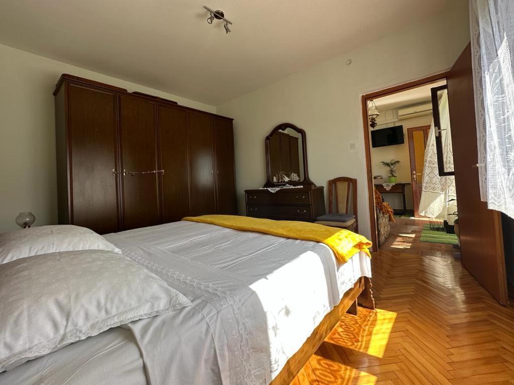 Apartments Bilic Vis Ngoại thất bức ảnh