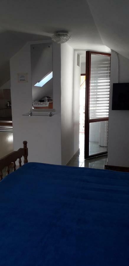 Apartments Bilic Vis Ngoại thất bức ảnh